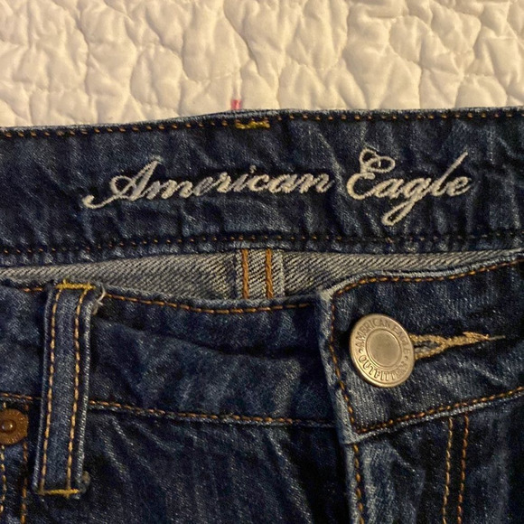 American eagle distressed looking blue Jean shorts. Size 6 - Picture 7 of 8